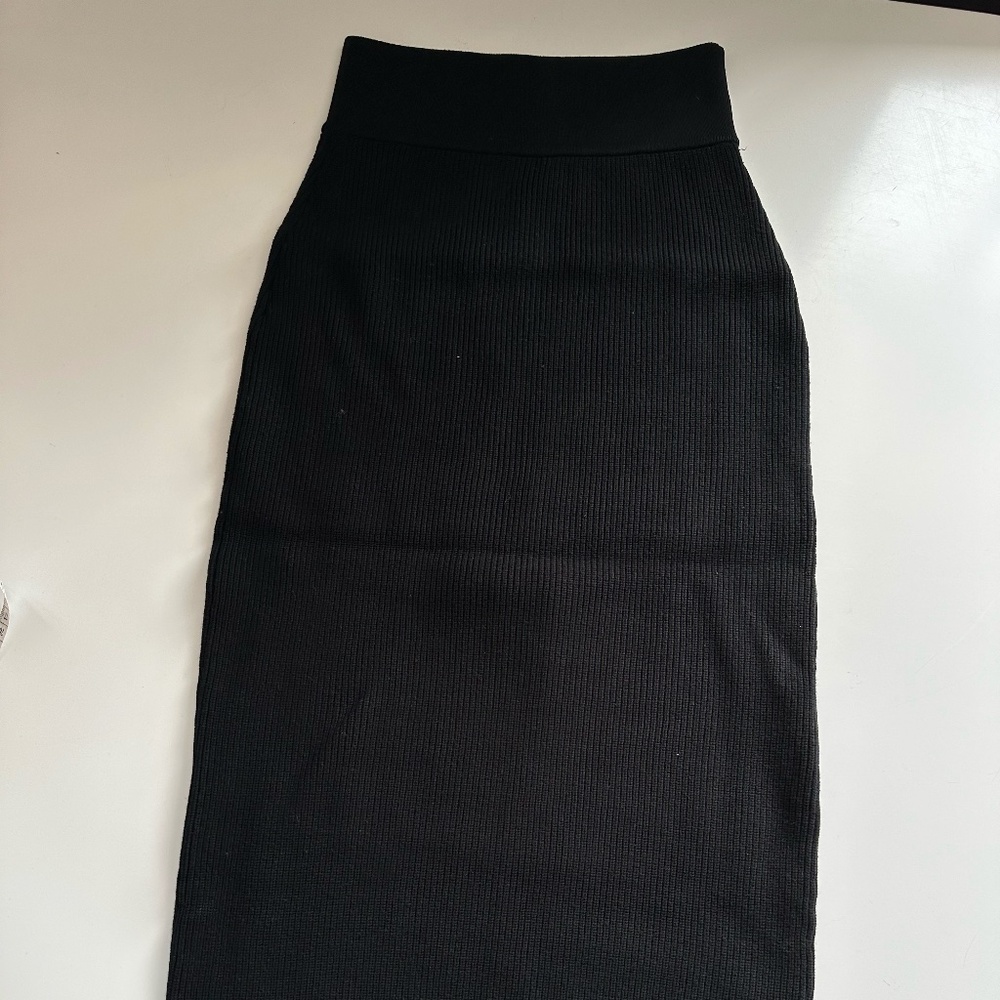 Aritzia Wilfred Free High Waisted Skirt Size S - Black